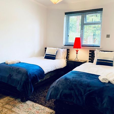 5 Bedroom Bungalow Ascot Racecourse 외부 사진