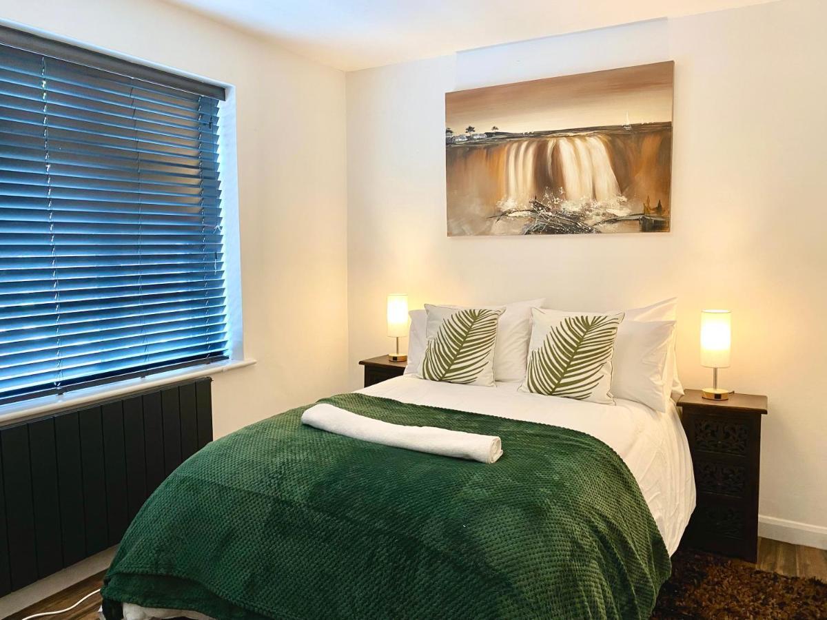 5 Bedroom Bungalow Ascot Racecourse 외부 사진