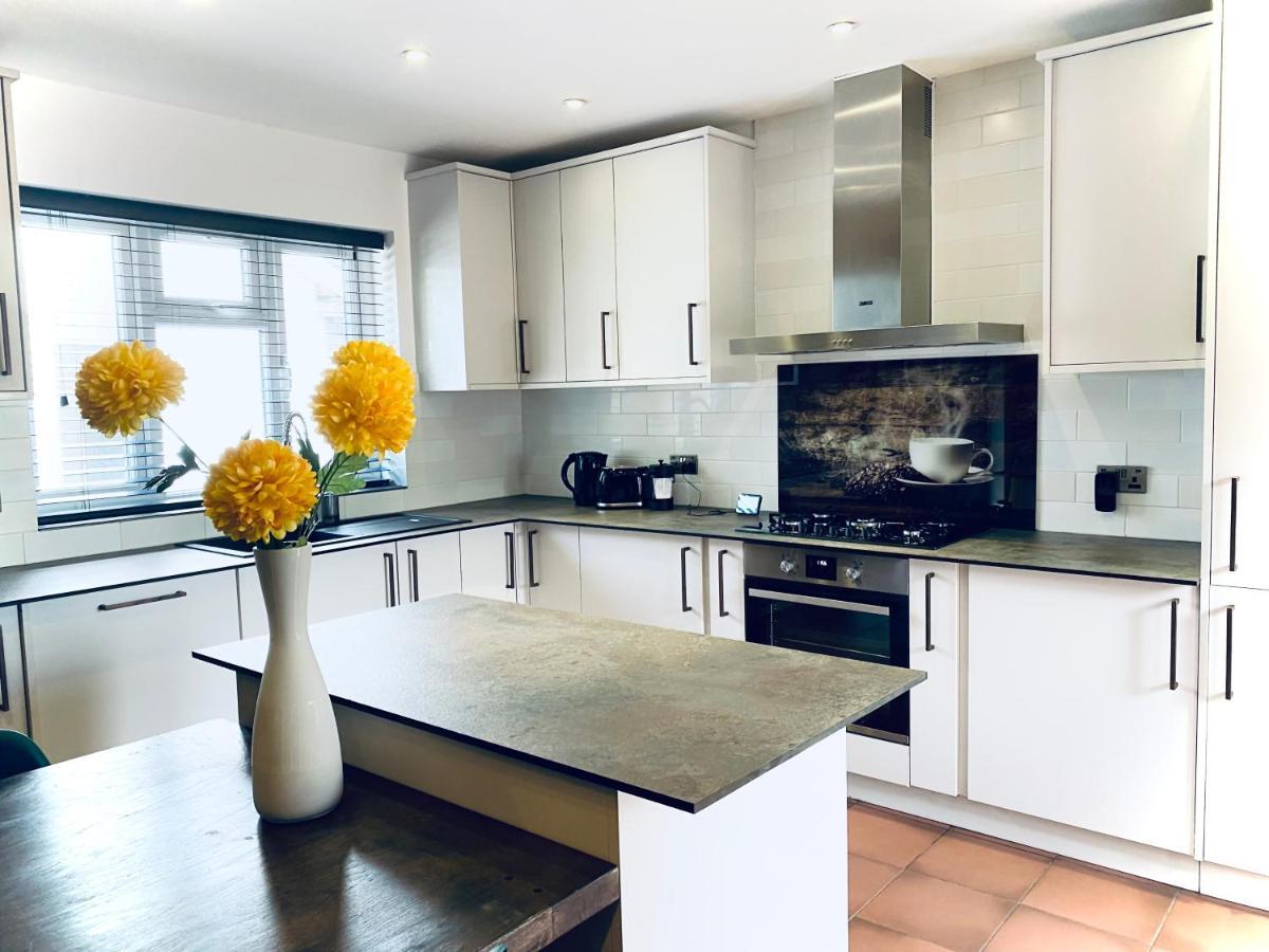 5 Bedroom Bungalow Ascot Racecourse 외부 사진