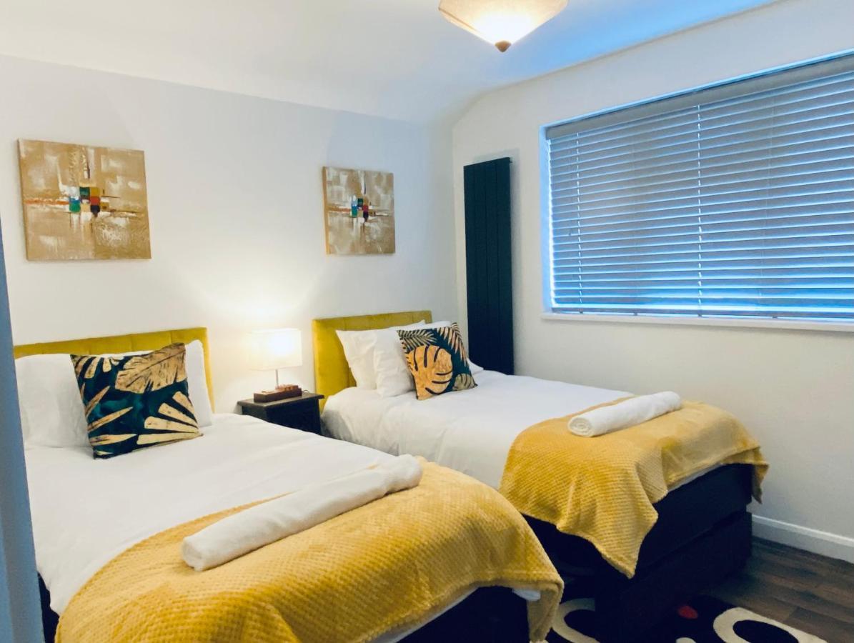 5 Bedroom Bungalow Ascot Racecourse 외부 사진